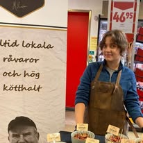 Alexandra Szabo vid Szabos stand — tredje generationen